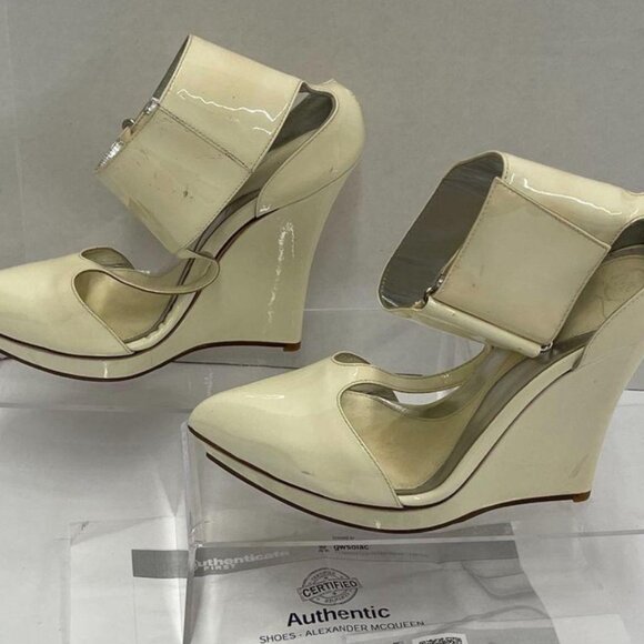 Alexander McQueen Cream Patent Leather Pumps – Size 8.5 - Picture 4 of 6